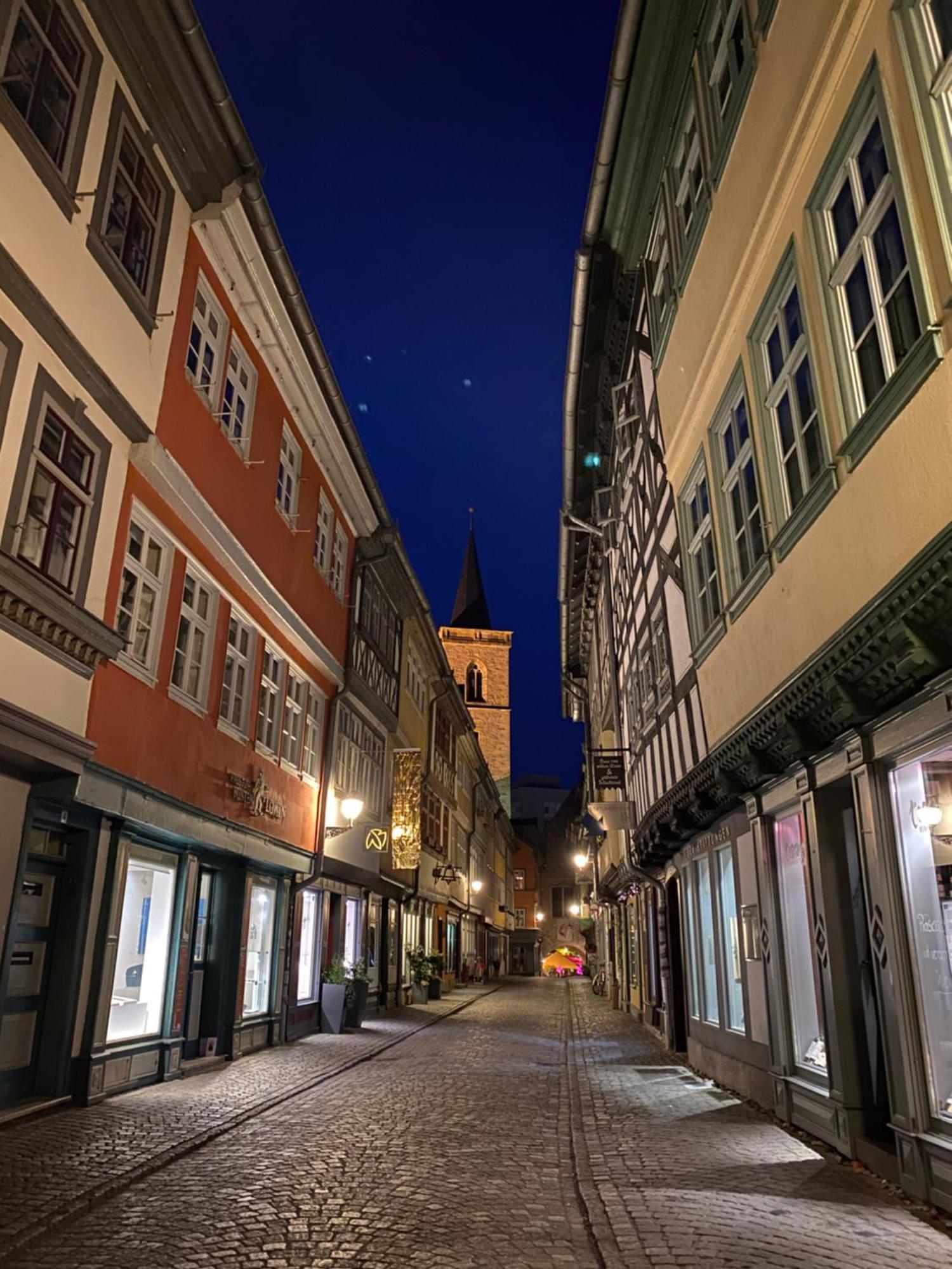Ferienwohnung Schildblick Modernes Apartment Direkt In Der Altstadt Von Erfurt Nahe Der Kraemerbruecke - Beste Innenstadtlage Екстер'єр фото