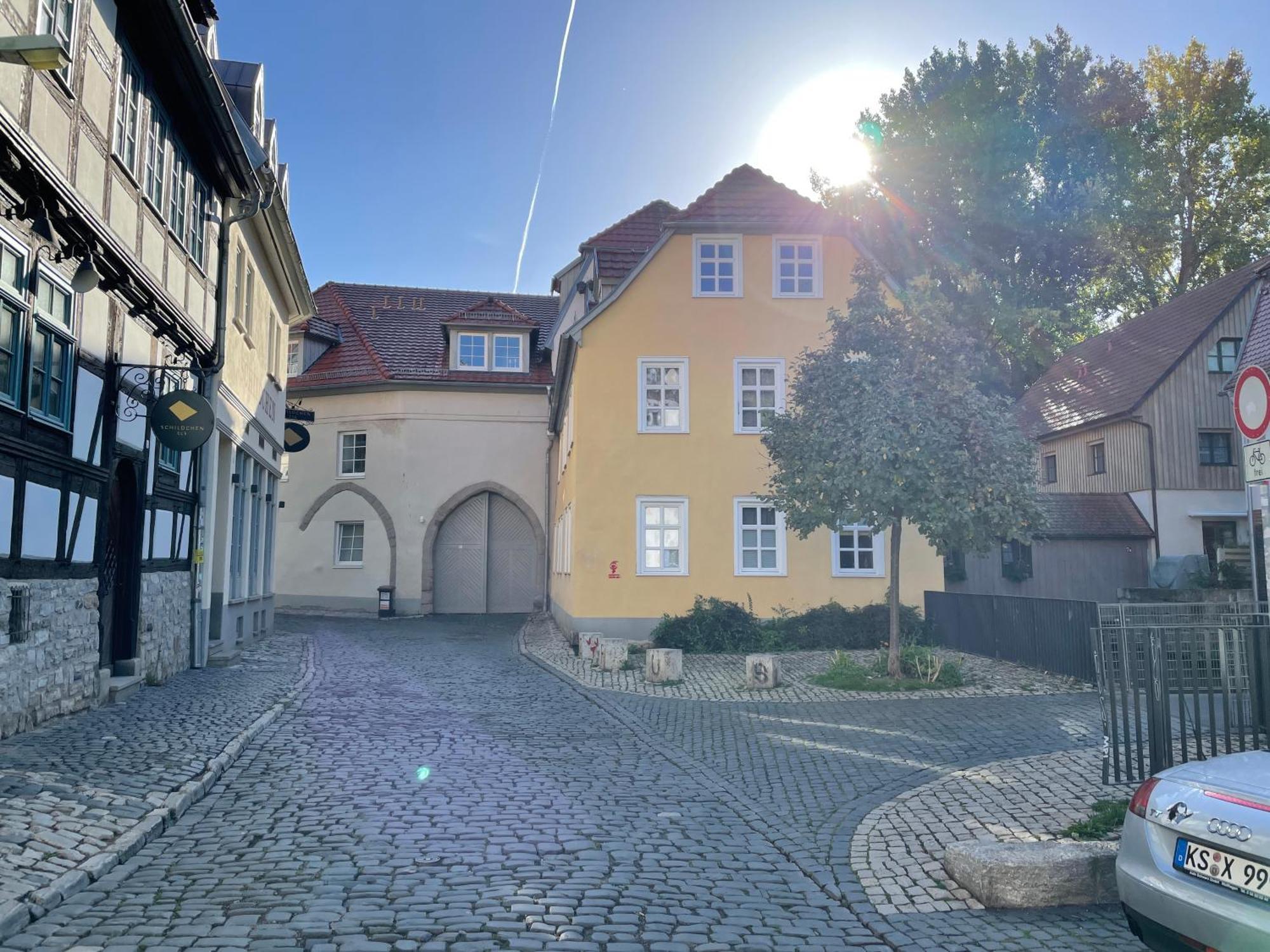 Ferienwohnung Schildblick Modernes Apartment Direkt In Der Altstadt Von Erfurt Nahe Der Kraemerbruecke - Beste Innenstadtlage Екстер'єр фото